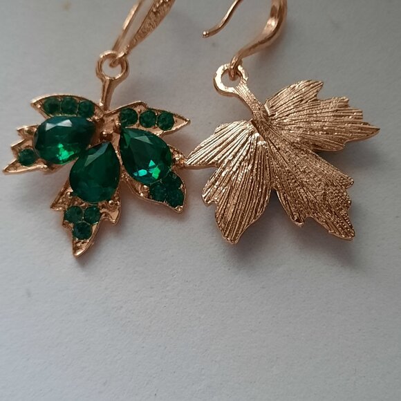 Brand New Pretty Maple Leave Earrings - Picture 2 of 2